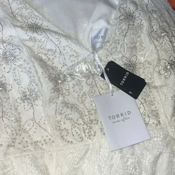 NWT Torrid Ivory Lace Beaded Sleeveless Mermaid Wedding Dress - Picture 11 of 13